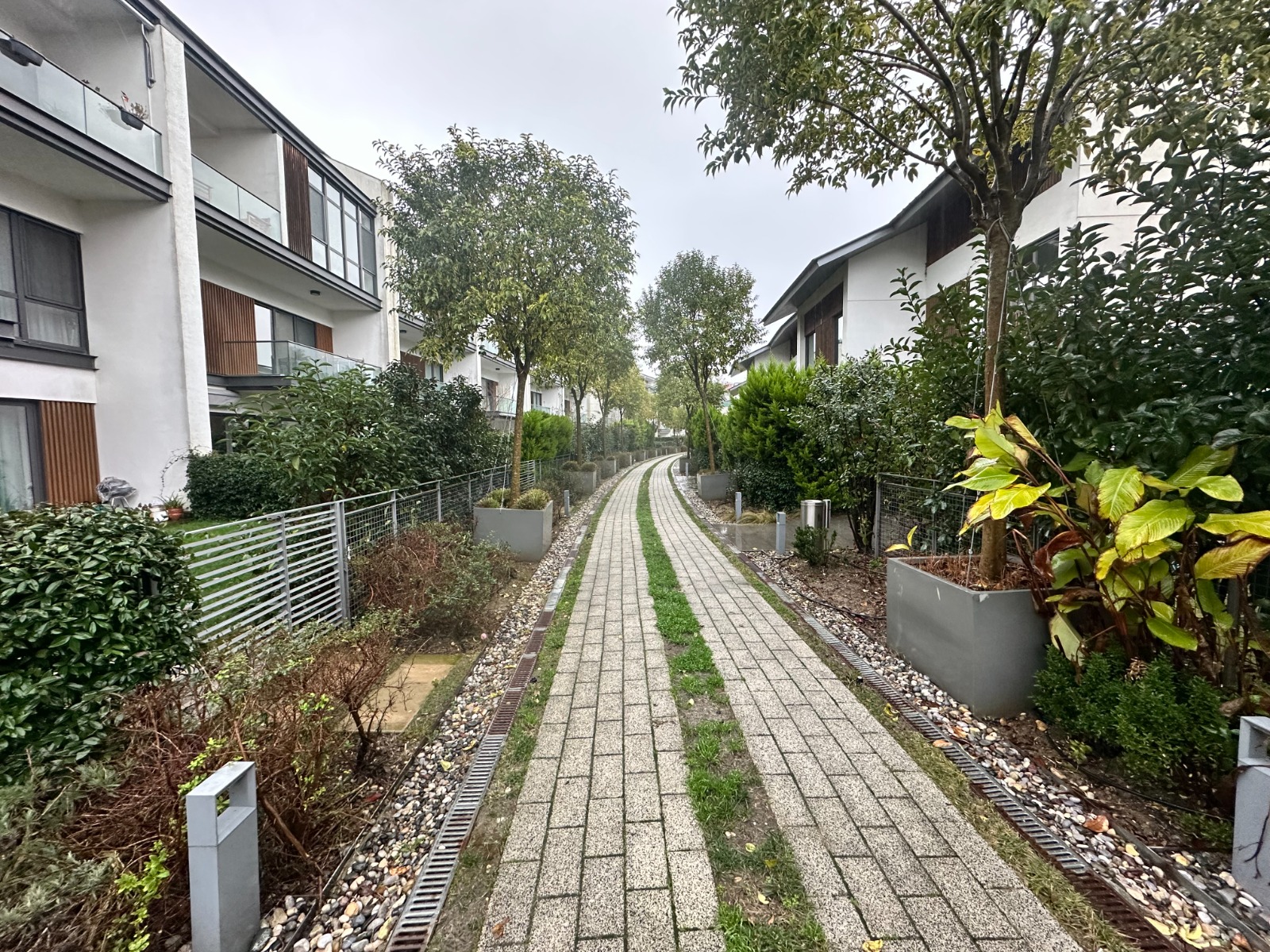 KÖY Zekeriyaköy Kiralık Müstakil Havuzlu Villa