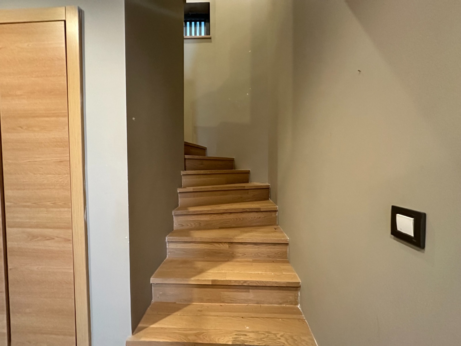 KÖY Zekeriyaköy Satılık 5+1 Sıra Villa