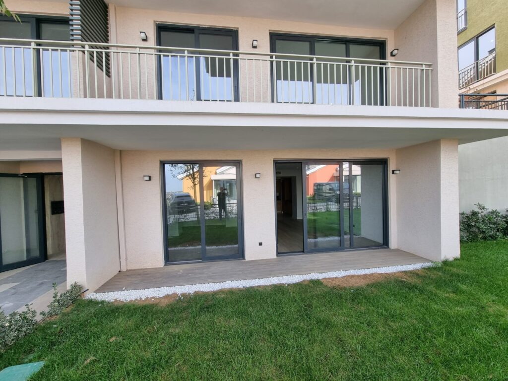 zekeriyaköy 3. etap kiralık 1+1 bahçe fırsatları