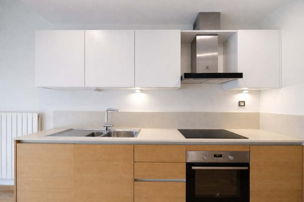 merkezi konum zekeriyaköy kiralık 2+1 köşe bahçe