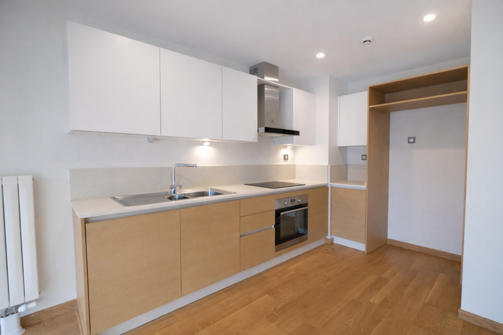 kolay ulaşım zekeriyaköy kiralık 2+1 köşe bahçe