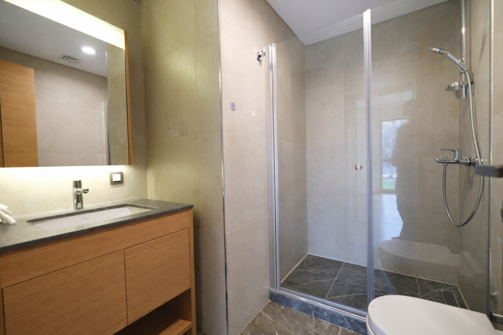 site içi zekeriyaköy kiralık 2+1 köşe bahçe