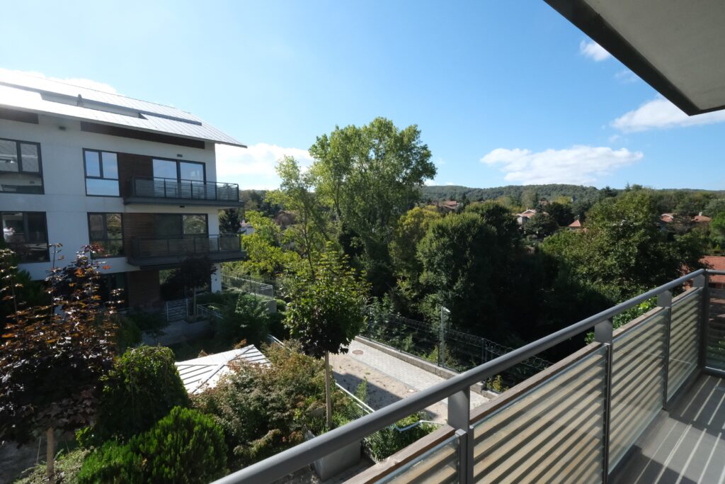 merkezi konum zekeriyaköy satılık 2+1 köşe ara kat