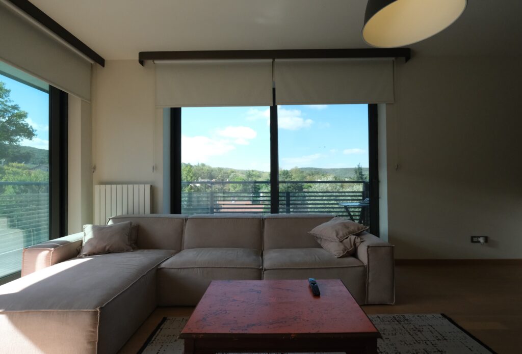 site içinde zekeriyaköy satılık 2+1 köşe ara kat