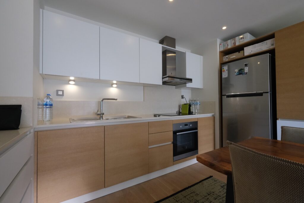 kapalı yüzme havuzlu zekeriyaköy satılık 2+1 köşe ara kat