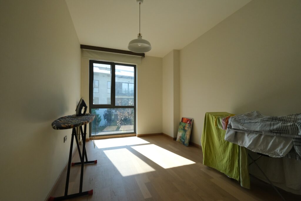 spor alanlı zekeriyaköy satılık 2+1 köşe ara kat