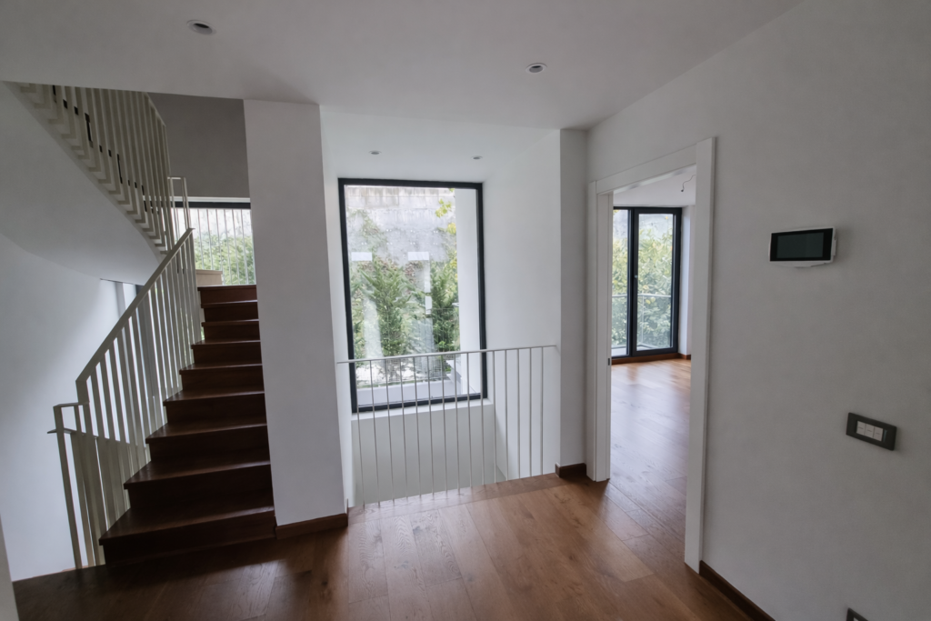 köy zekeriyaköy satılık 5+1 sıra villa vadi manzaralı